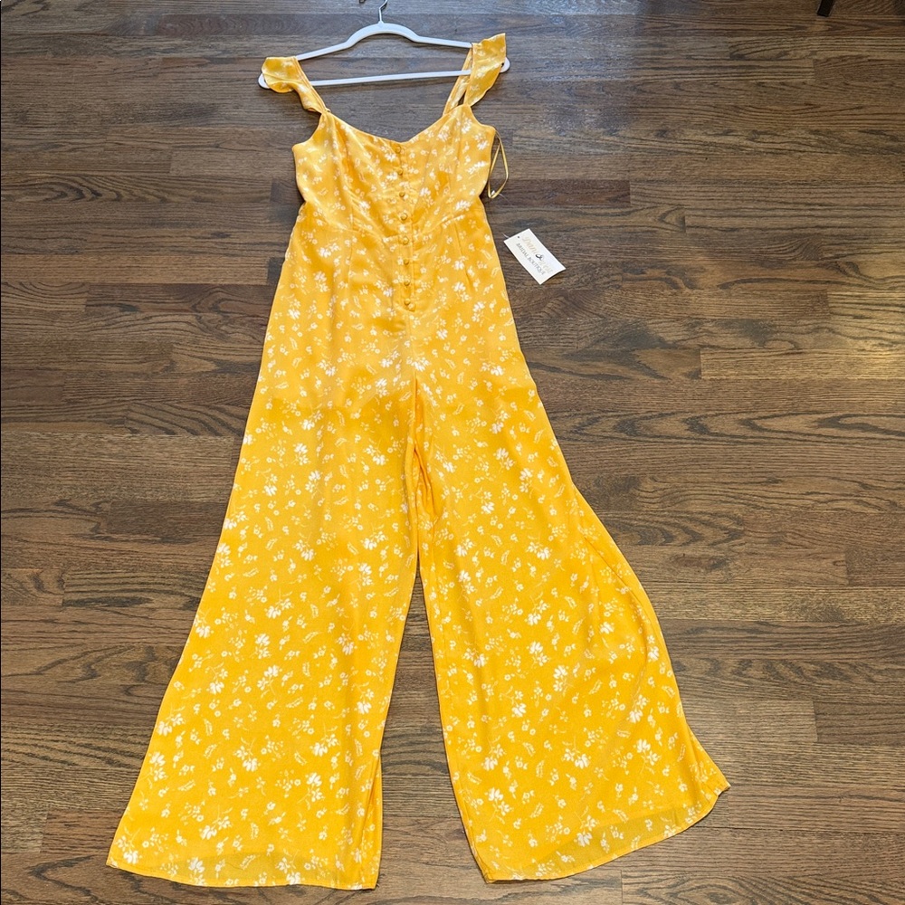 New Everly Floral Maxi Jumpsuit Small with cute sleeves and cloth buttons